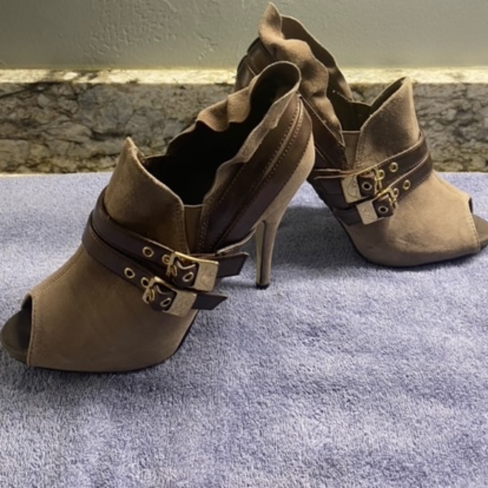 Open Toe Heels - Picture 6 of 9